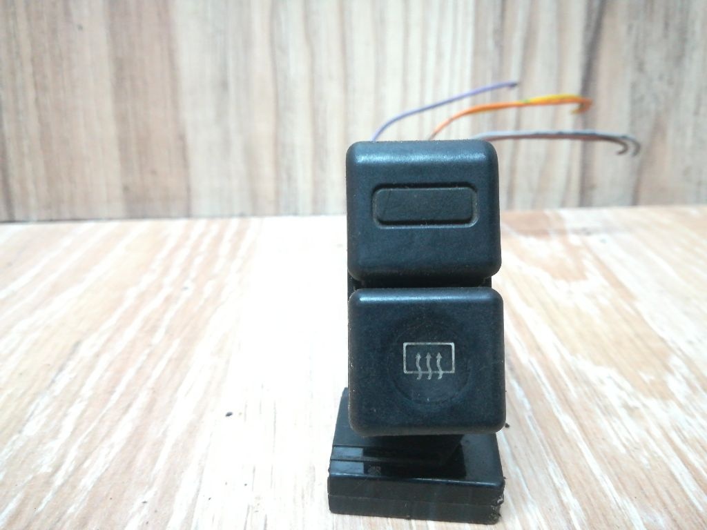 Кнопка  к Peugeot 405 1995