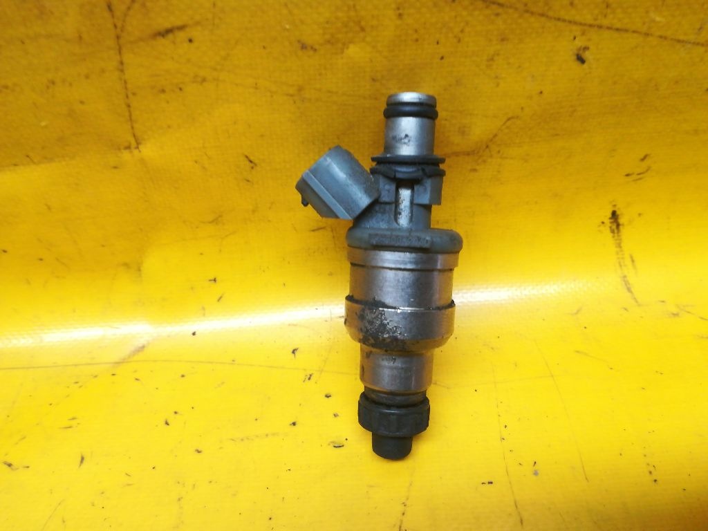 Форсунка к Mazda 323 1990