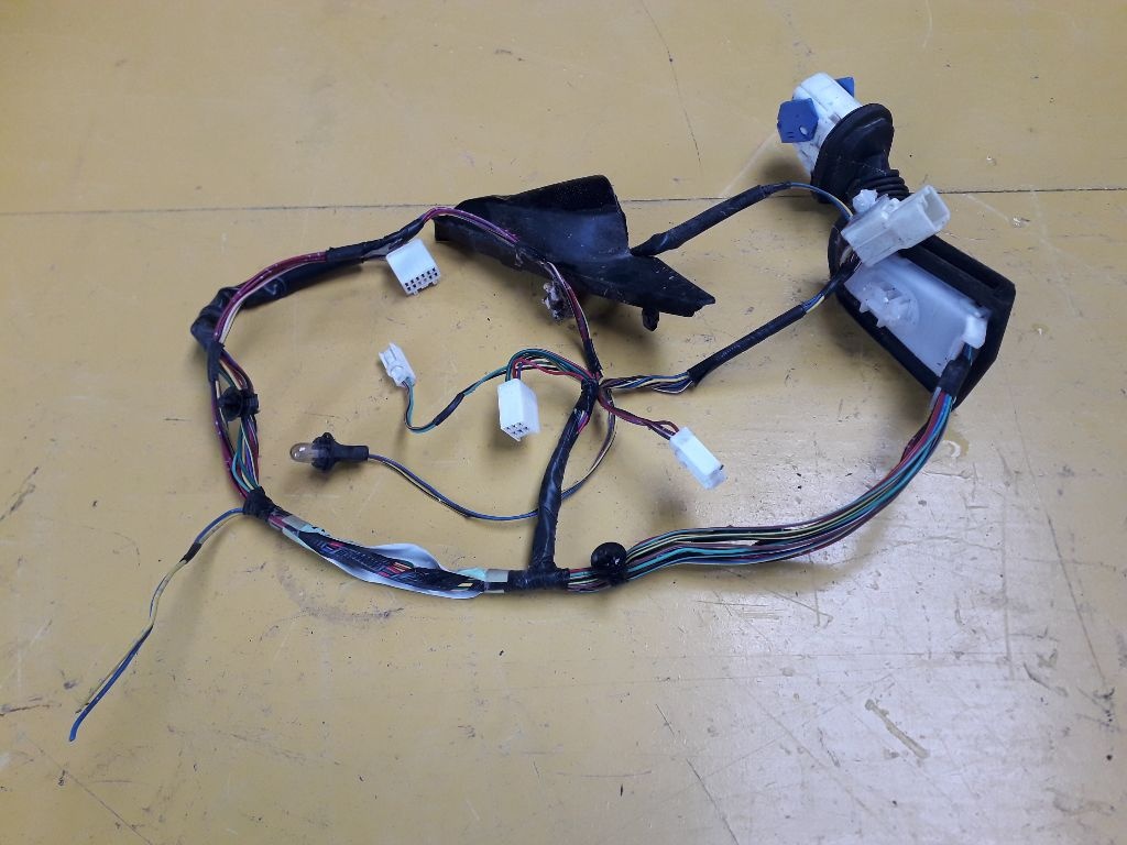 Проводка двери к Mazda 6 2004