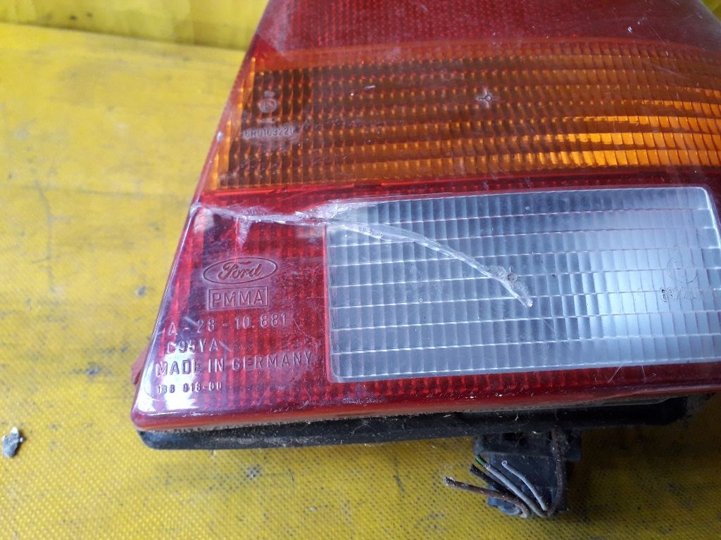 Фонарь задний правый к Ford Fiesta 1994