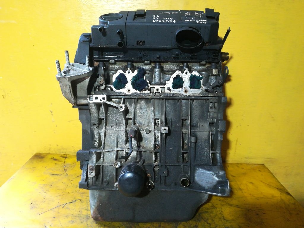 Двигатель к Peugeot 406 1996