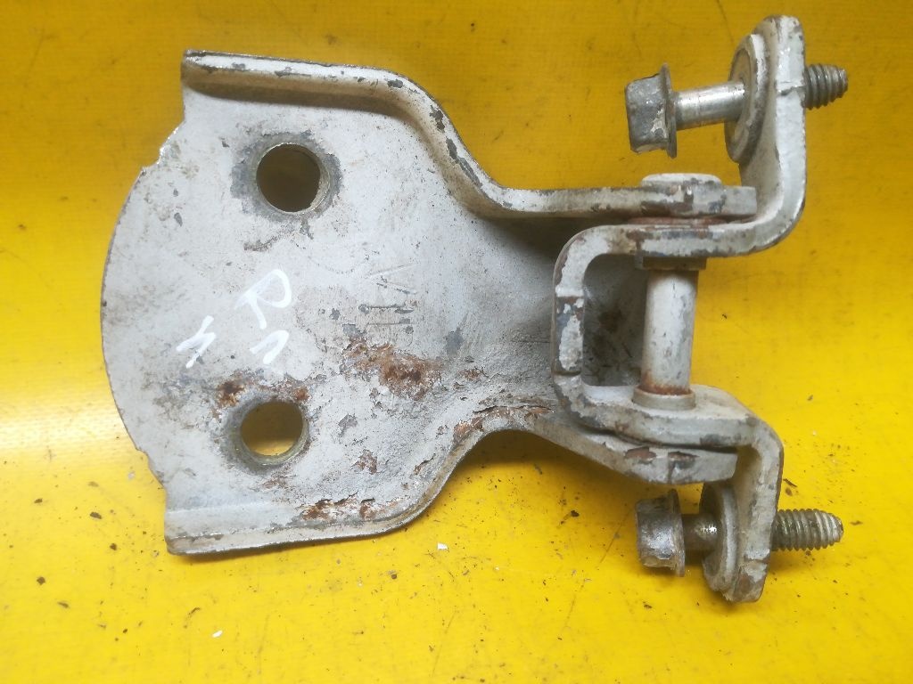 Петля двери к Daewoo Leganza 2002