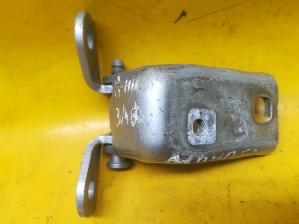 Петля двери к Ford Mondeo 2001