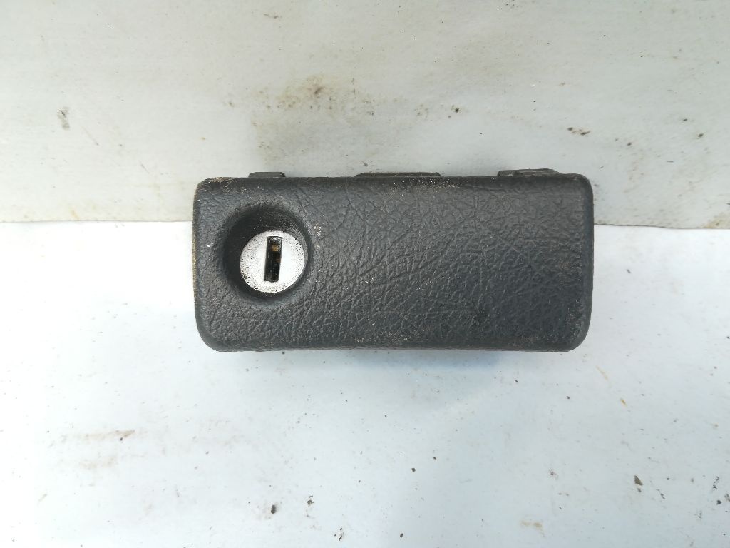 Замок бардачка к Suzuki Swift 1993