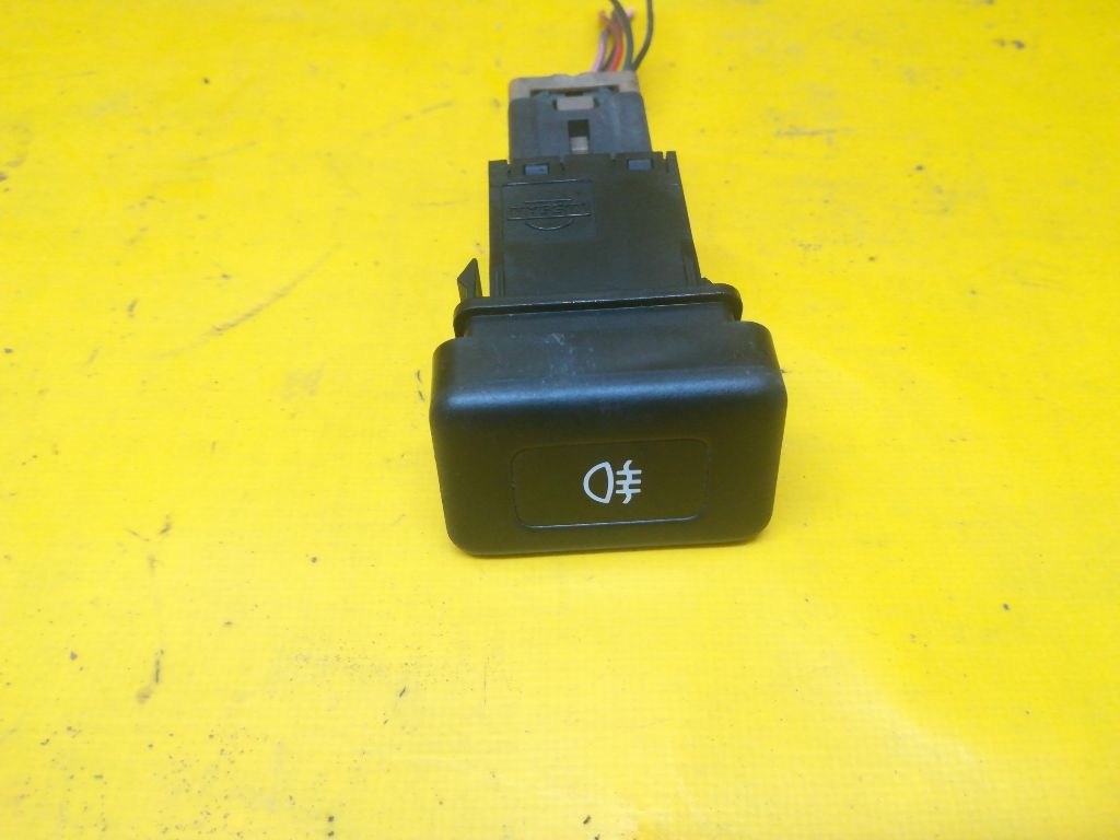 Кнопка противотуманных фар к Nissan Almera 1996