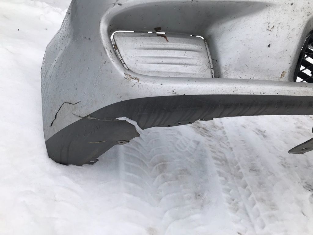Бампер передний к Mazda MPV 2001