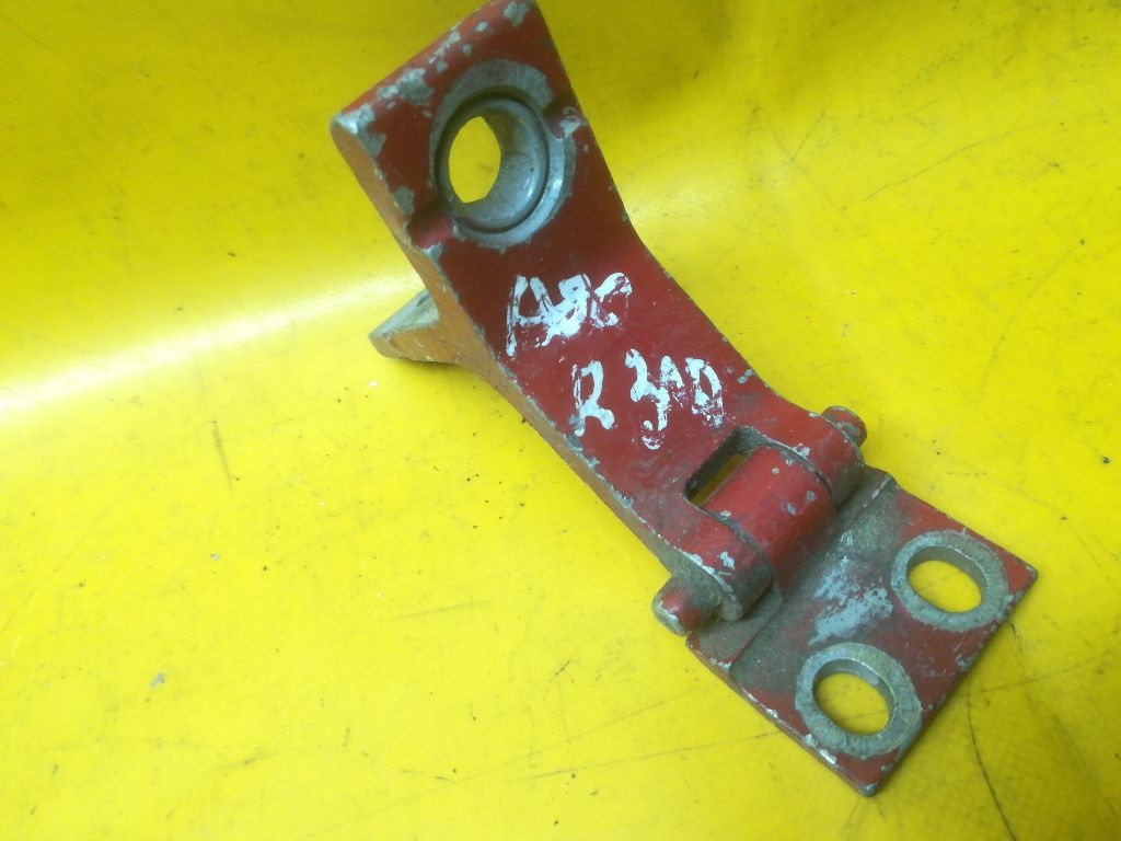Петля двери к Audi 80 1990