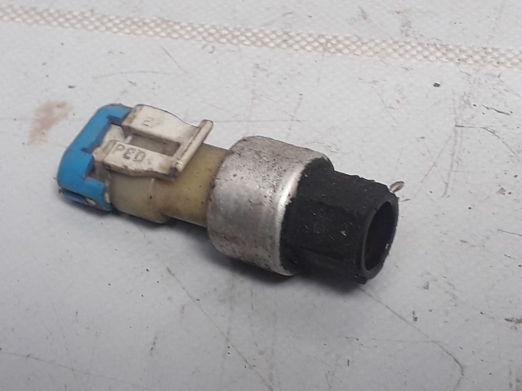 Датчик кондиционера к Mazda 626 1999
