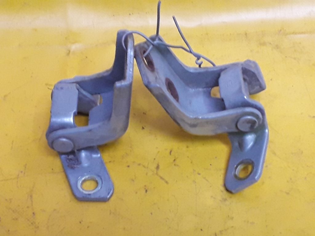 Петля двери к Mazda 6 2004