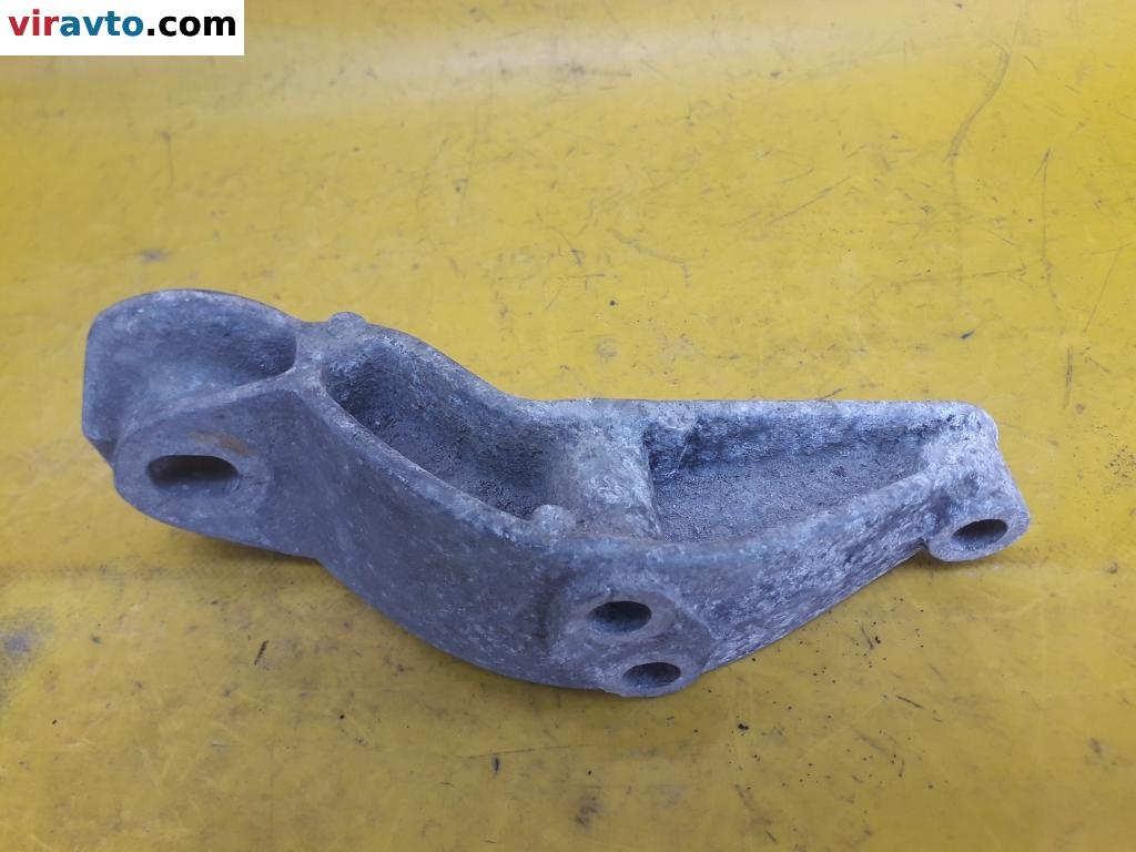 Кронштейн генератора к SEAT Terra 1992