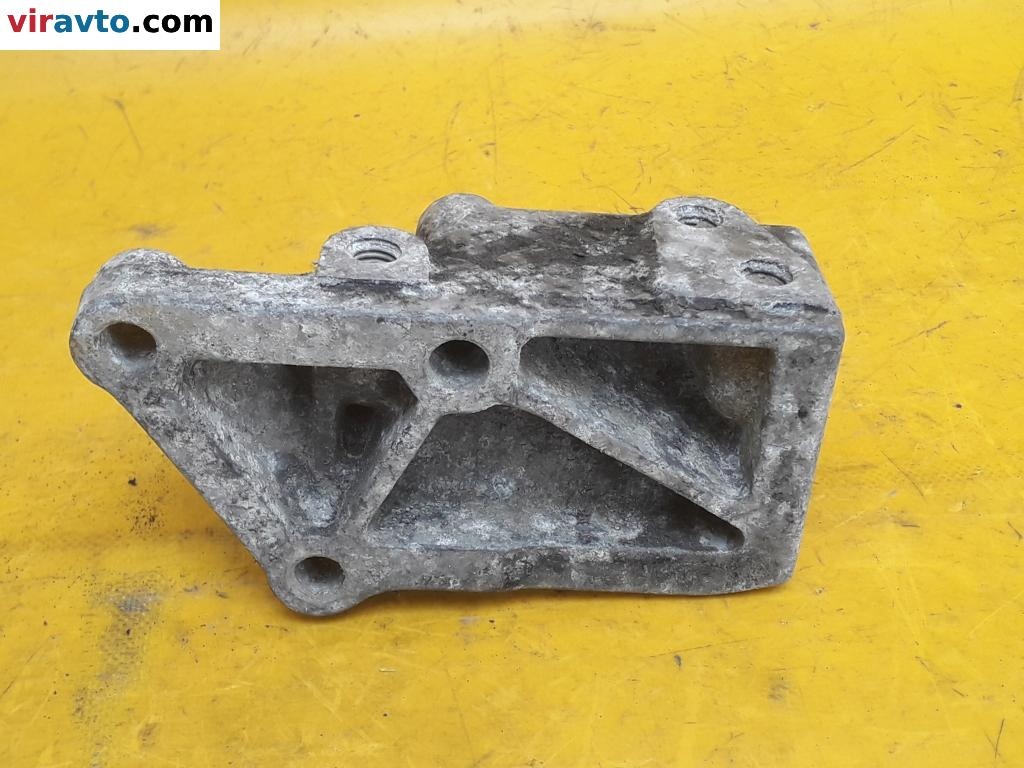 Кронштейн генератора к SEAT Terra 1993