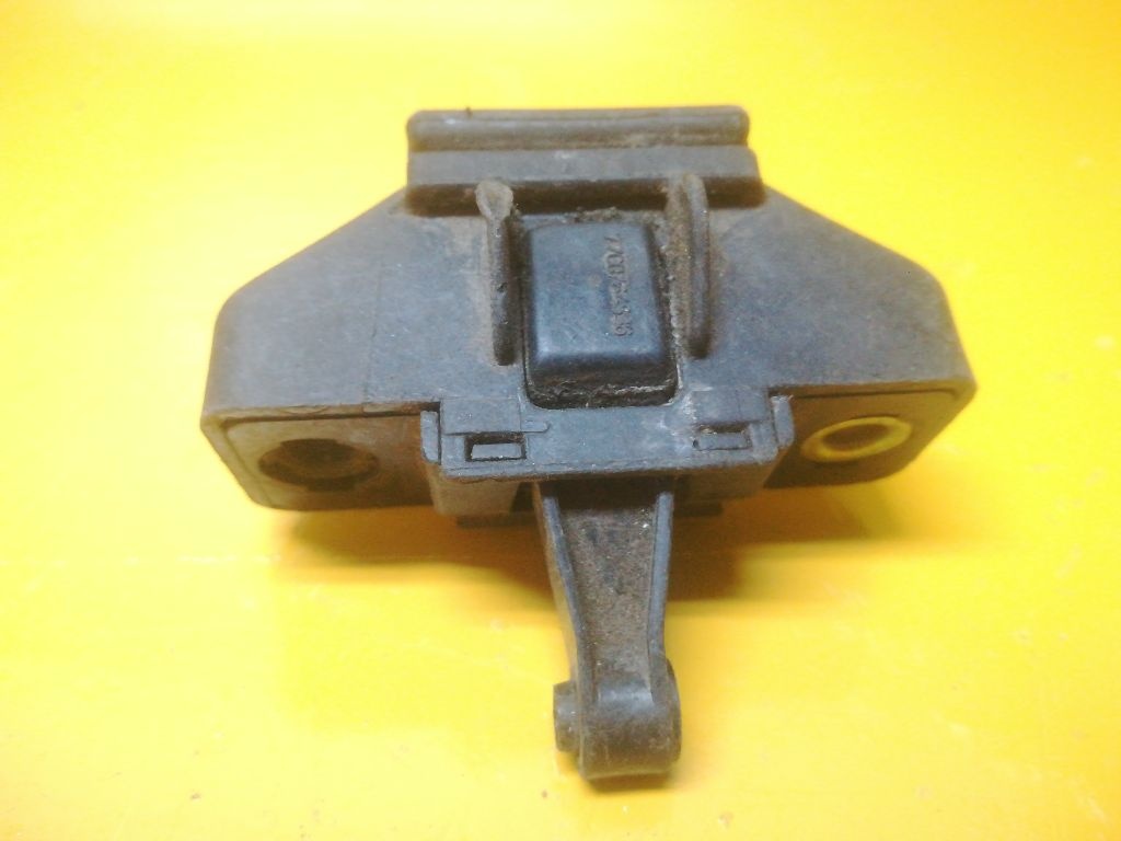 Замок багажника к Renault 19 1992