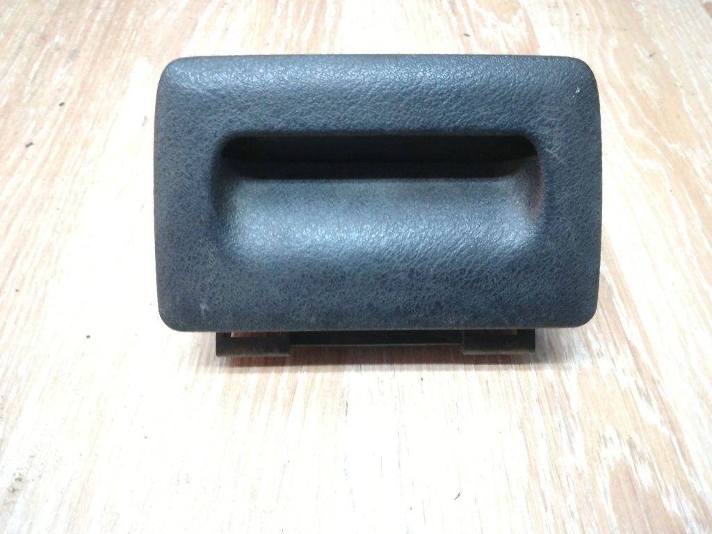 Пепельница к Peugeot 405 1995
