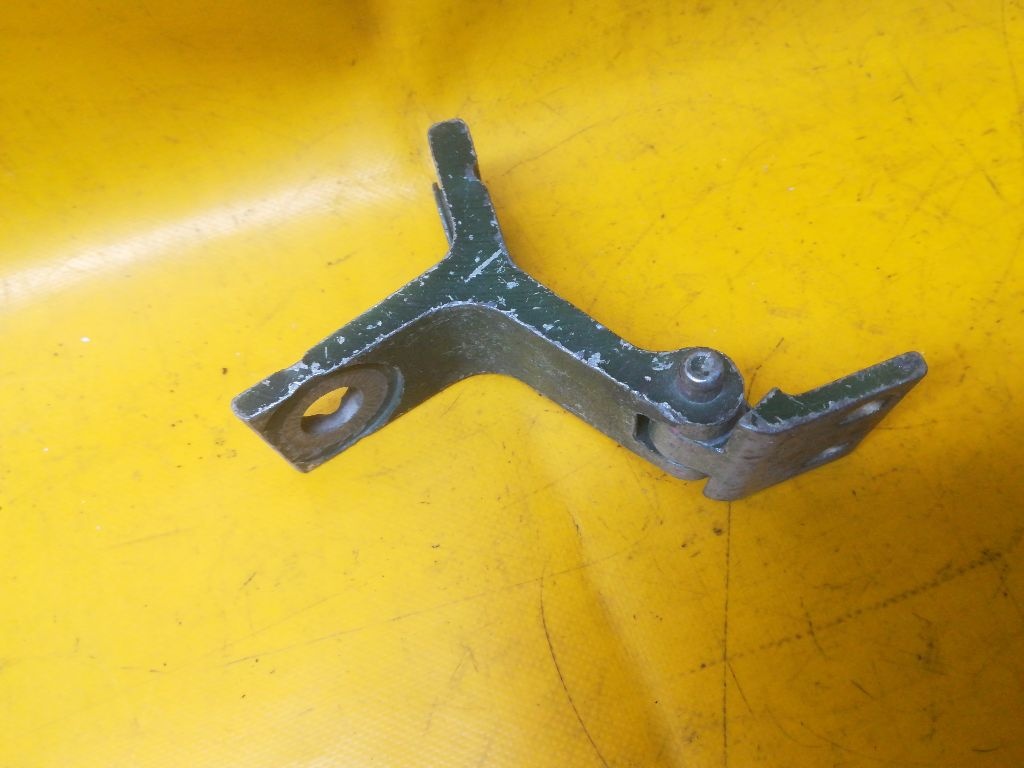 Петля двери к Audi 80 1989