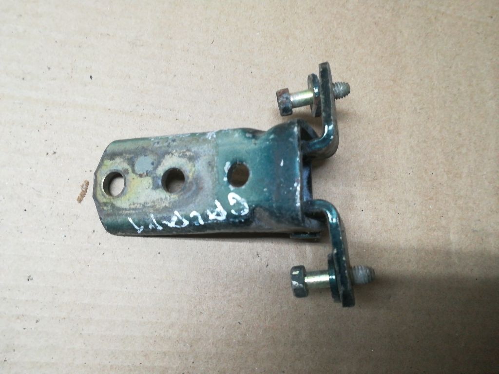 Петля двери к Mitsubishi Galant 2001