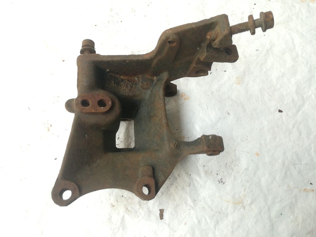 Кронштейн генератора к Peugeot 405 1996