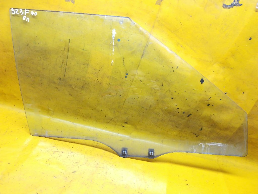 Стекло двери передней правой к Mazda 323 1990