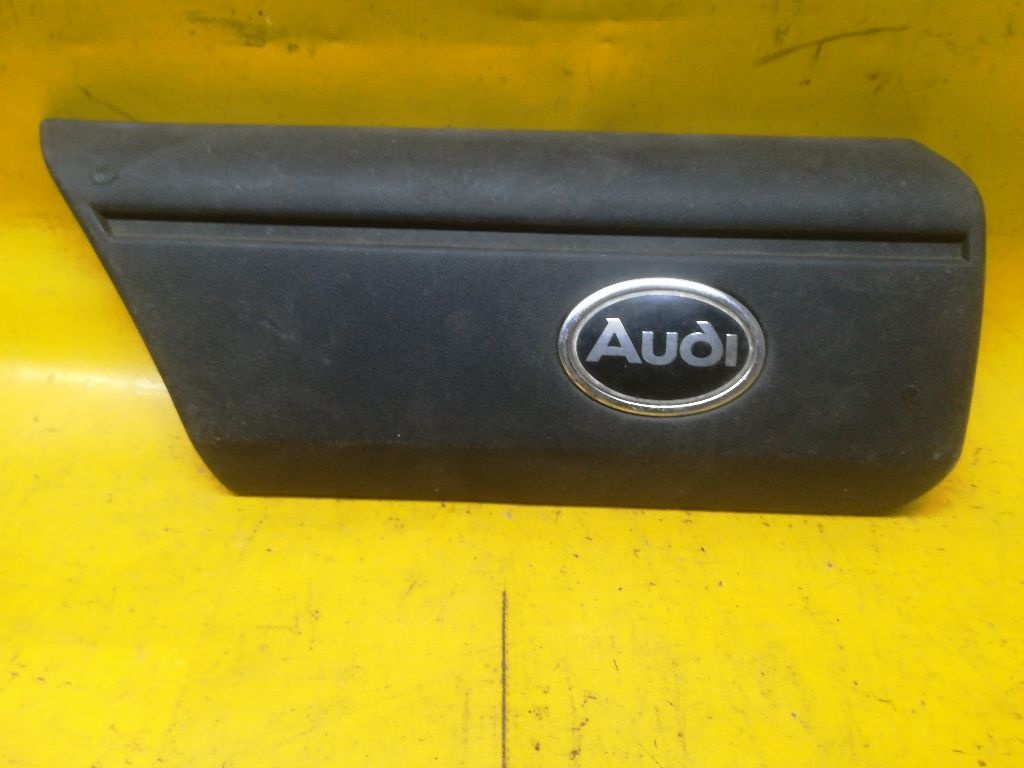 Молдинг крыла к Audi 100 1988