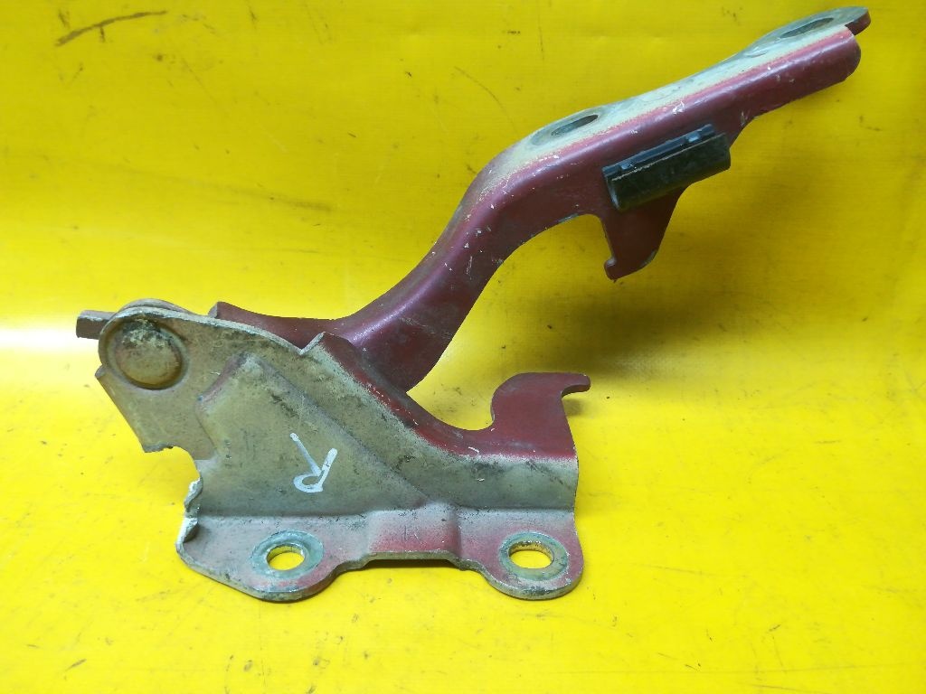 Петля капота к Suzuki Verona 2002
