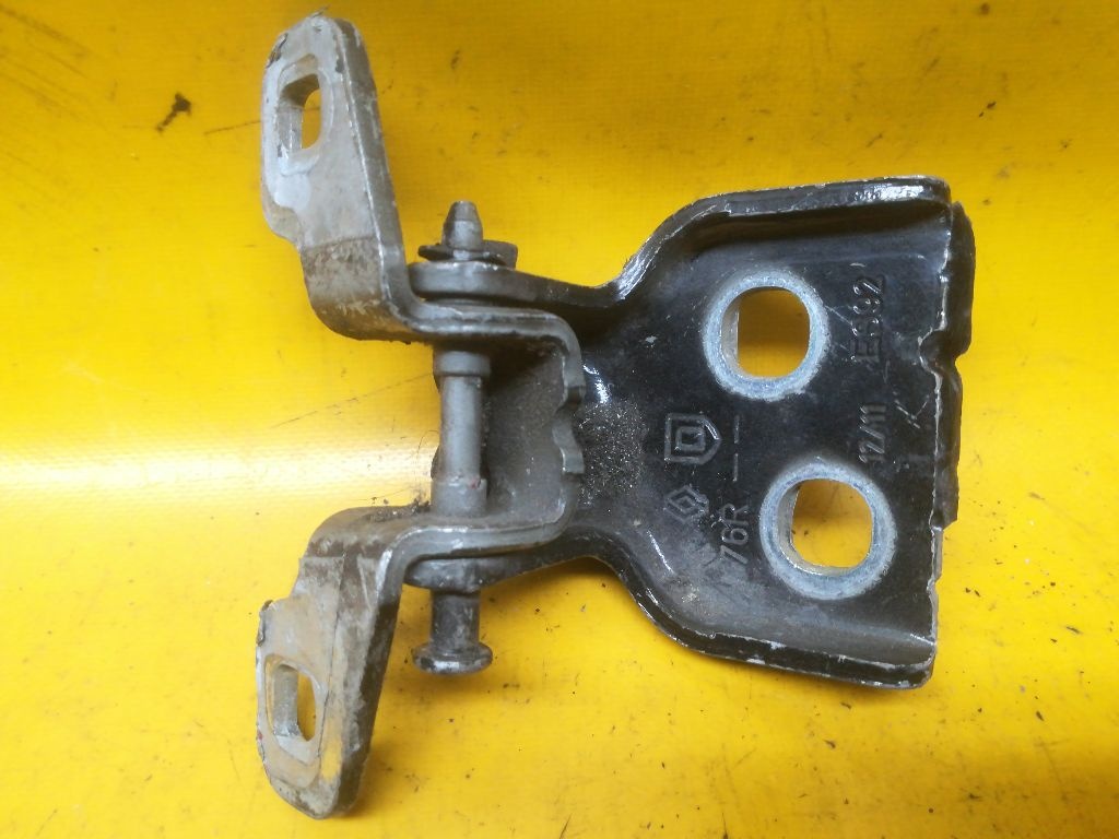 Петля двери к Renault Duster 2010