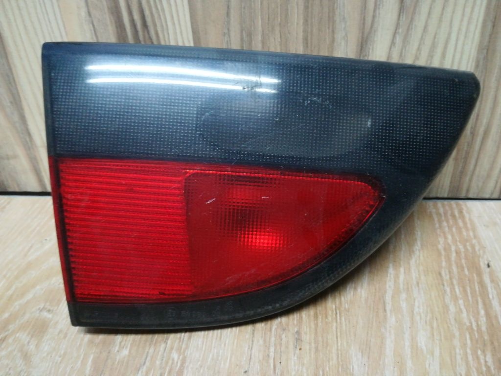 Фонарь крышки багажника левый к Renault Megane 1996