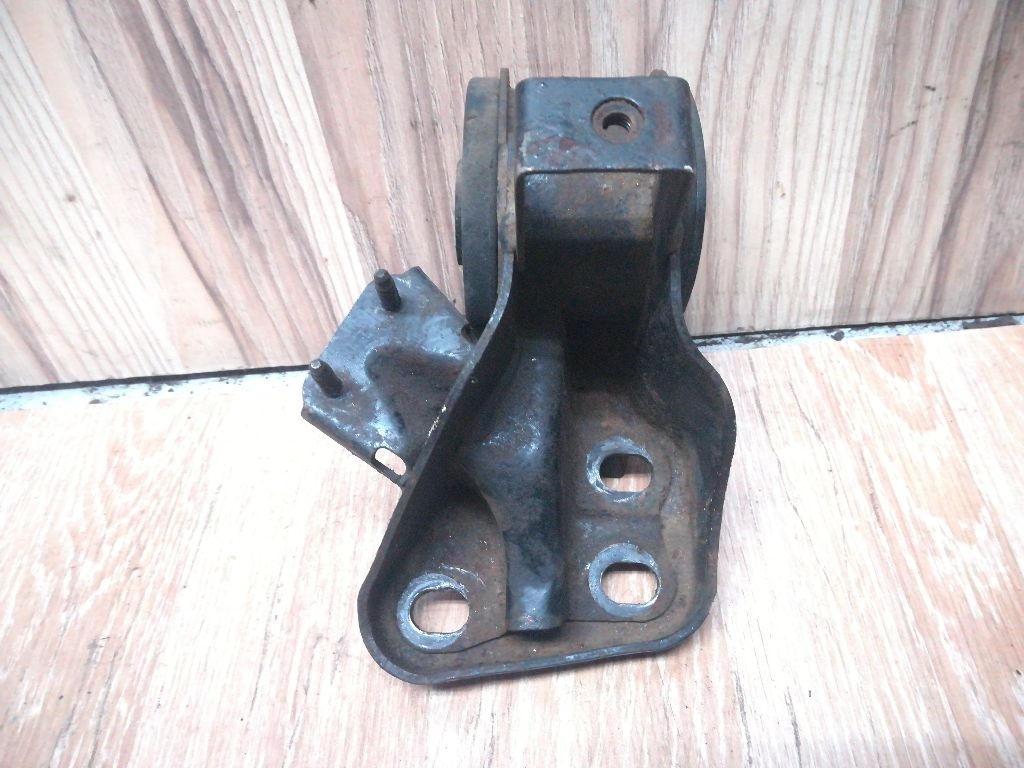 Подушка крепления КПП к Mazda 626 1995