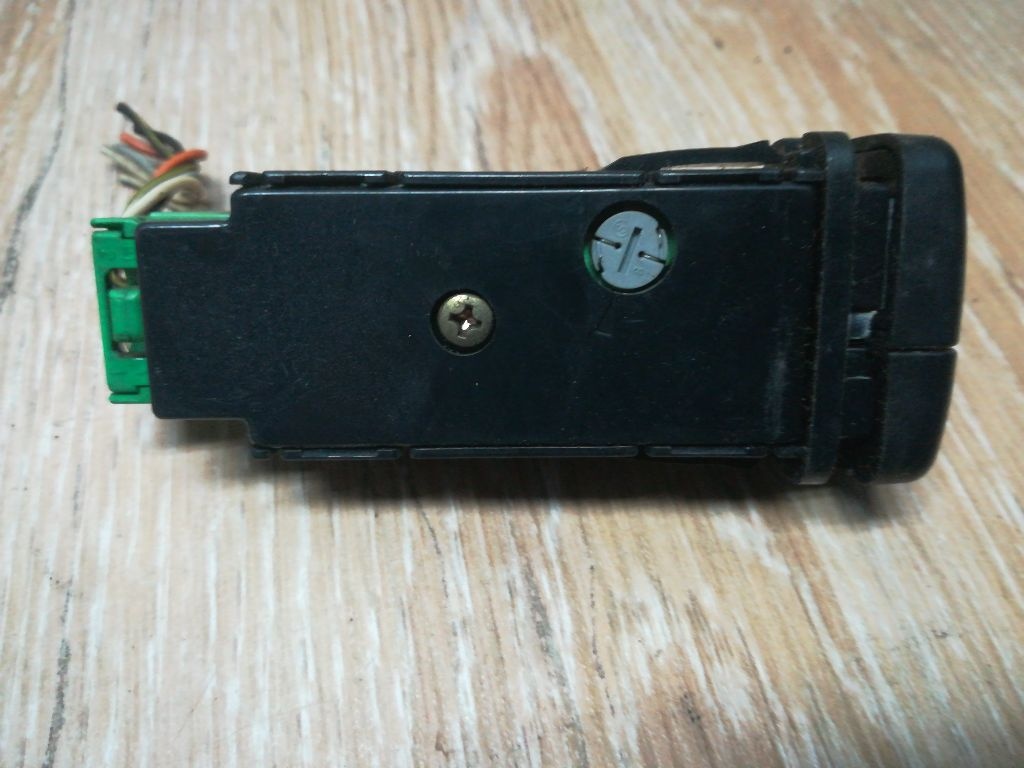 Кнопка (выключатель) к Mazda 626 1995