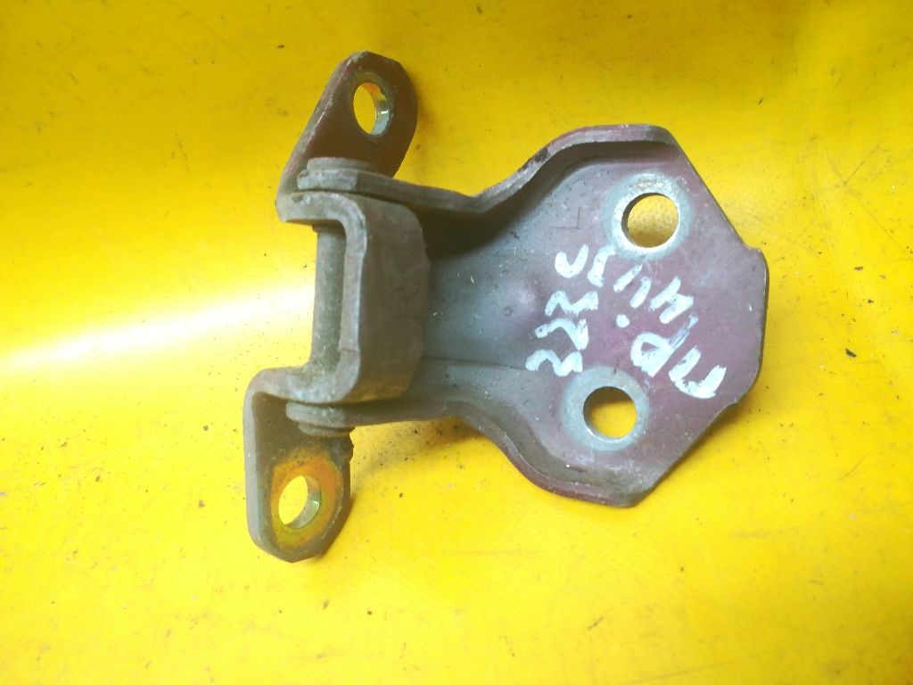 Петля двери к Mazda 323 1996