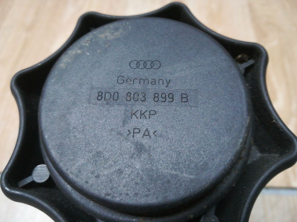 Крепление запаски к Audi A4 1999