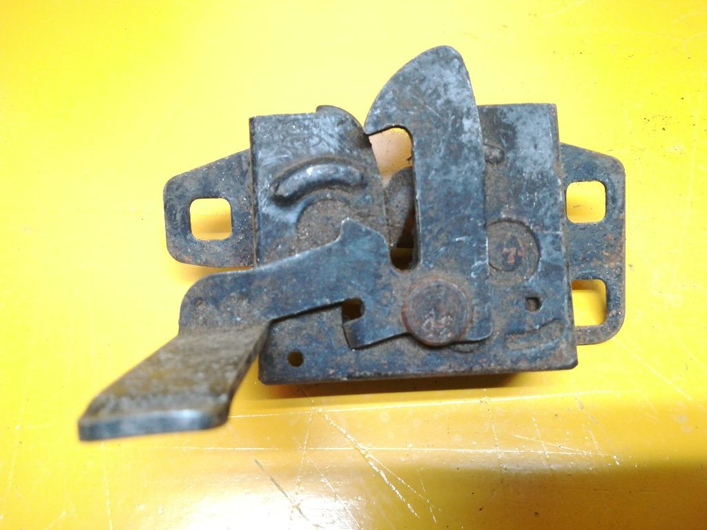 Замок капота к Ford Fiesta 1994
