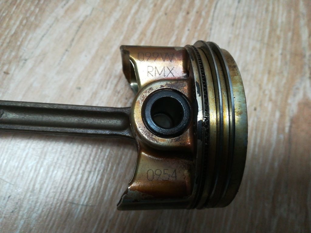 Поршень к Honda Civic 2008
