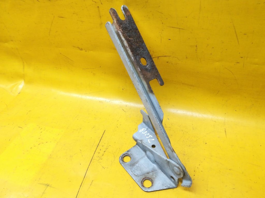 Петля капота к Kia Clarus 1998