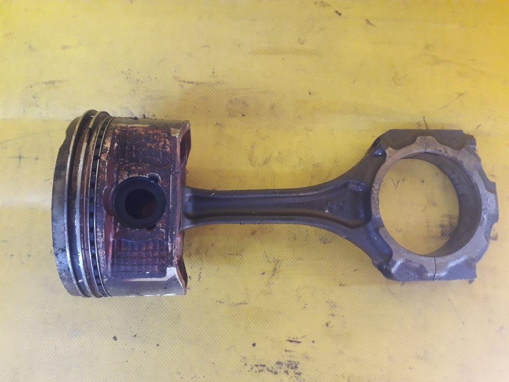 Поршень к Toyota Camry 1999