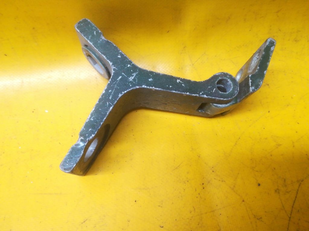 Петля двери к Audi 80 1989
