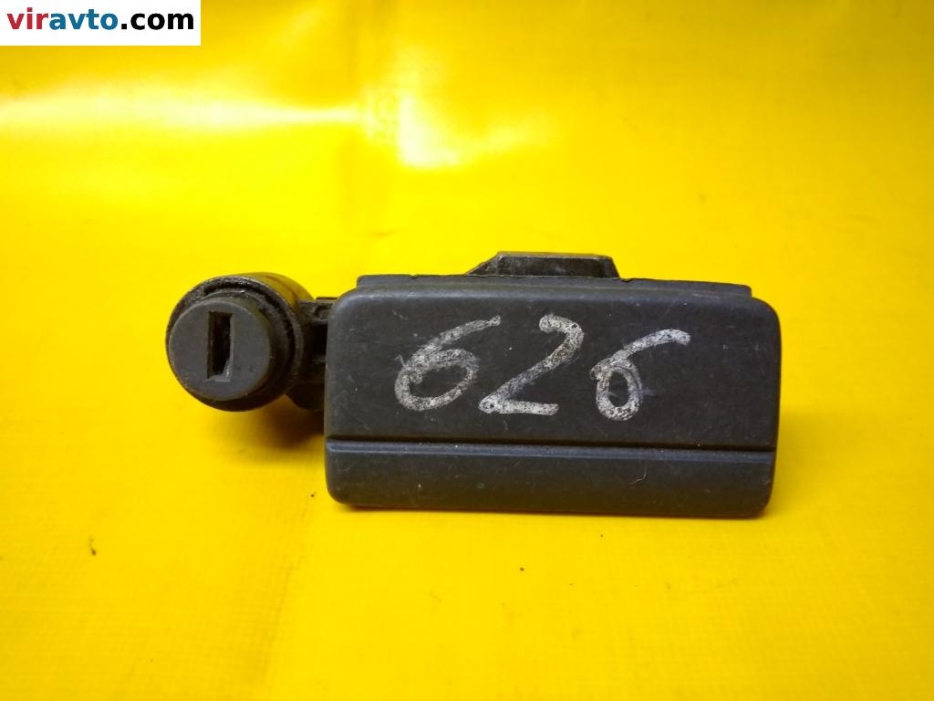 Ручка бардачка к Mazda 626 1990