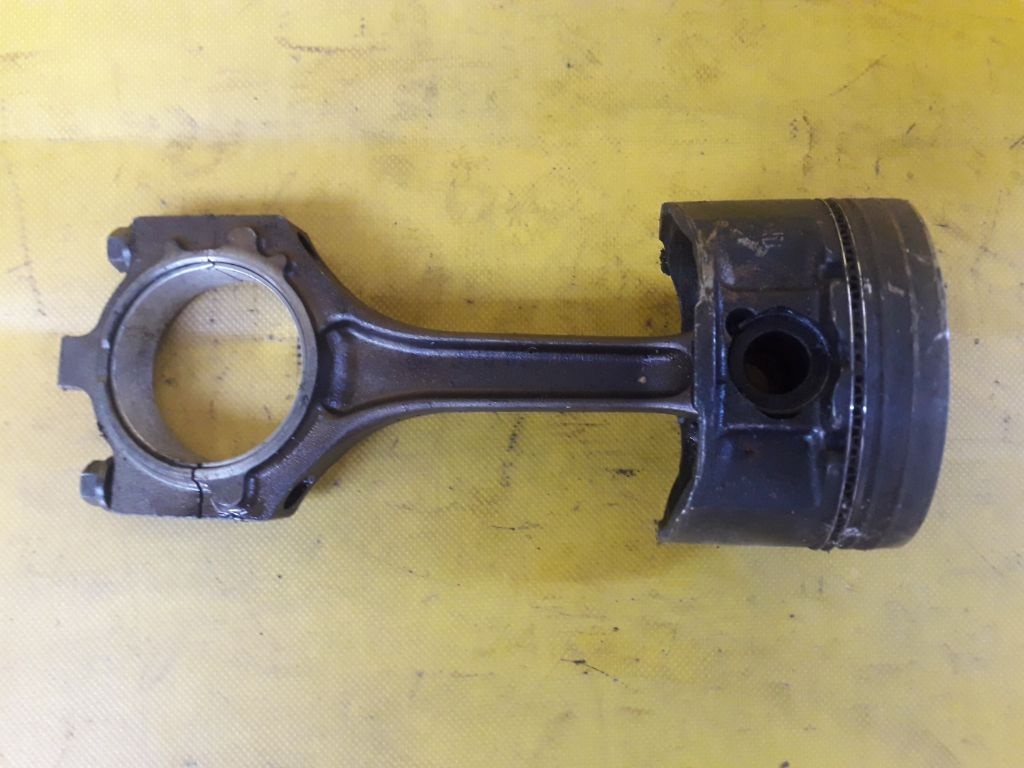 Поршень к Mazda MPV 2000