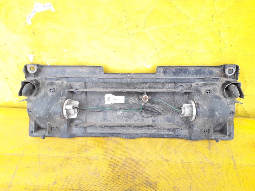 Фонарь противотуманный центральный к Suzuki Swift 1999