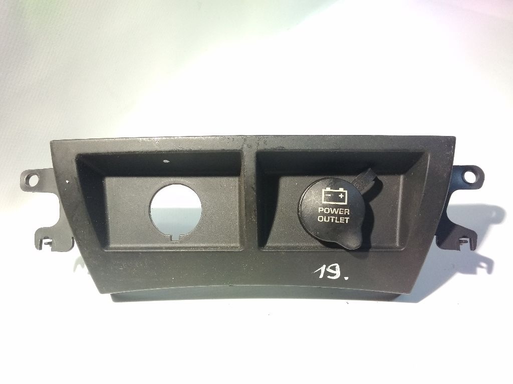 Прикуриватель к Chrysler Pacifica 2005