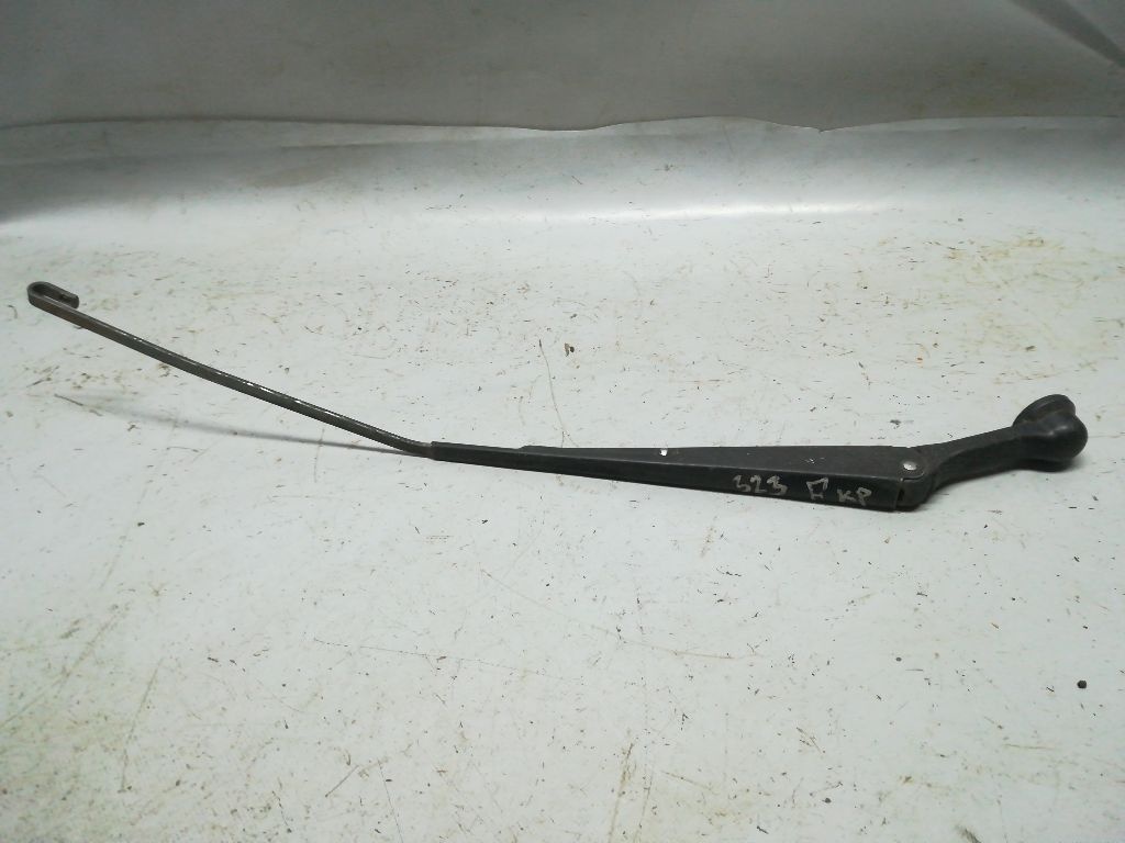 Щеткодержатель задний к Mazda 323 1996