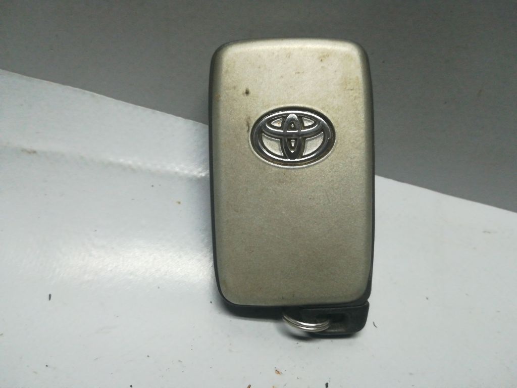 Брелок (пульт дистанционного управления) к Toyota Mark II 2008