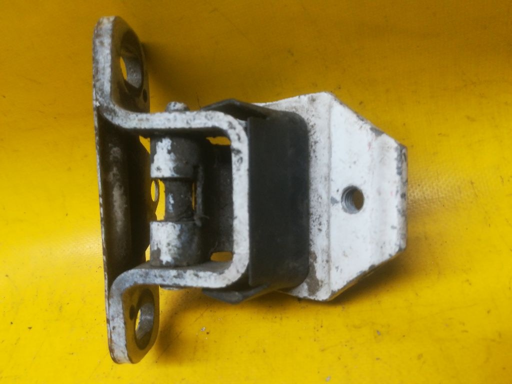 Петля двери к Volvo 740 1990