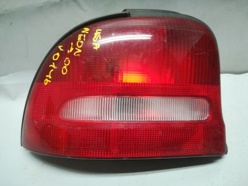 Фонарь задний левый к Chrysler Neon 1998