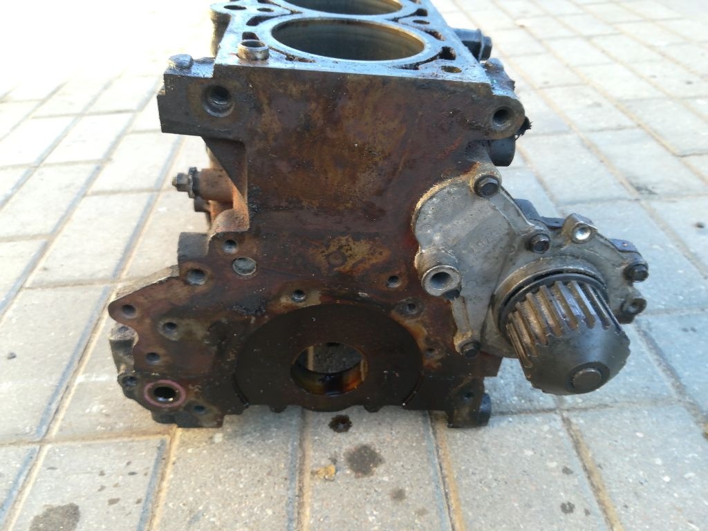 Блок цилиндров к Chrysler Neon 2001