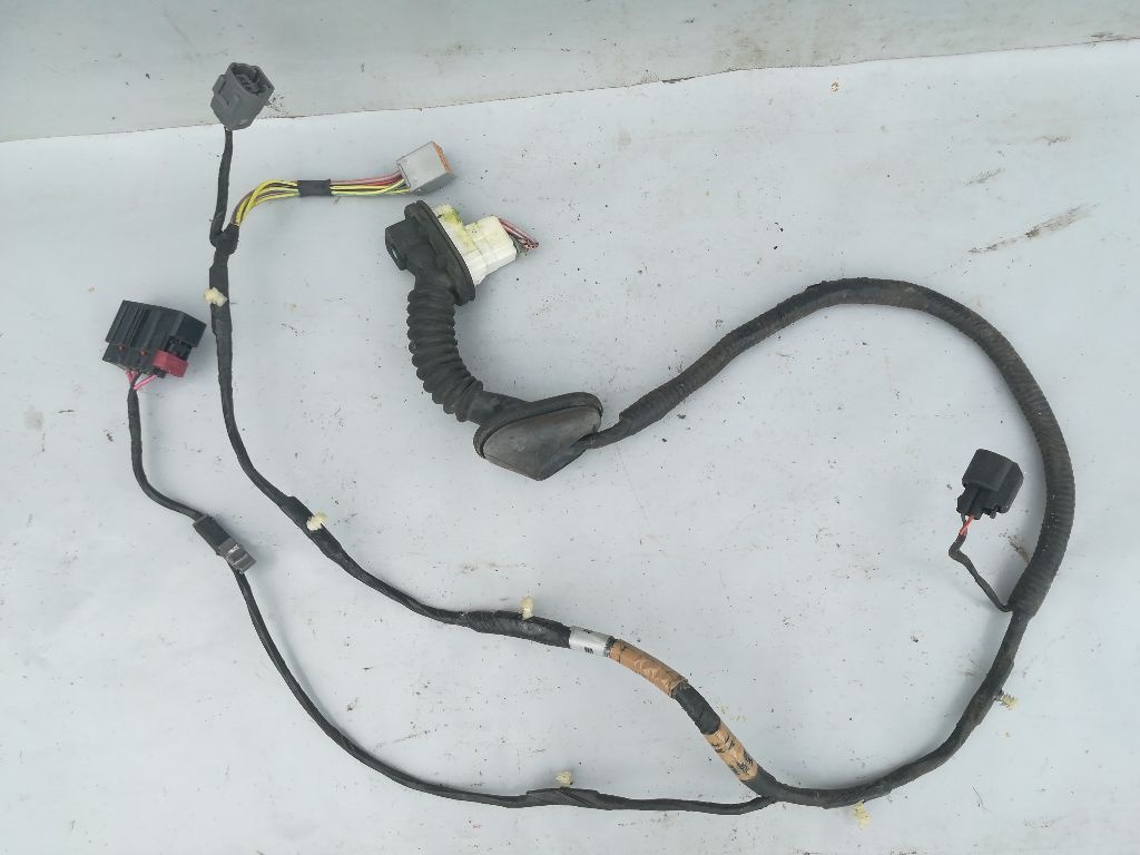 Проводка двери к Mazda Tribute 2001