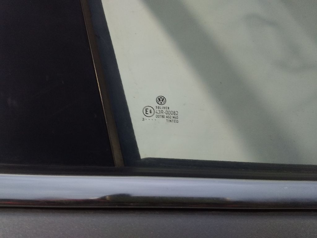Стекло двери передней правой к Volkswagen Passat 2004