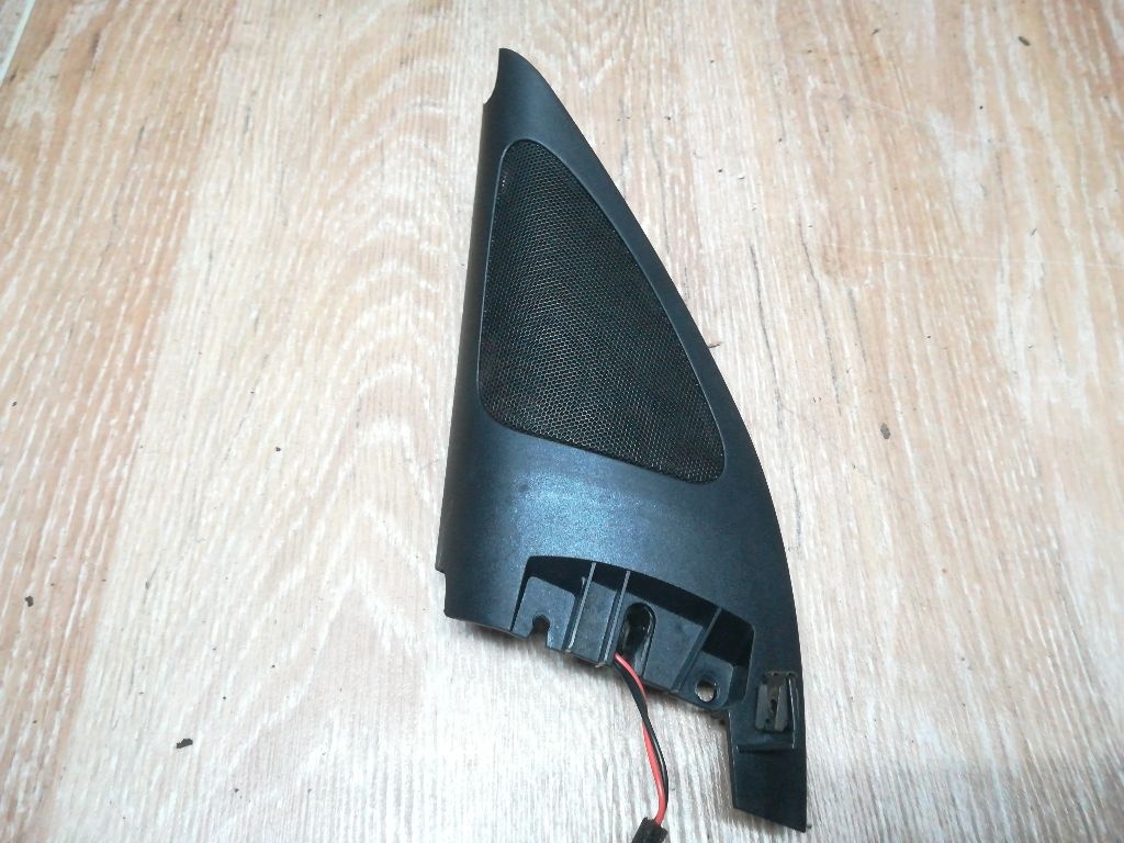 Динамик к Volkswagen Golf 2003