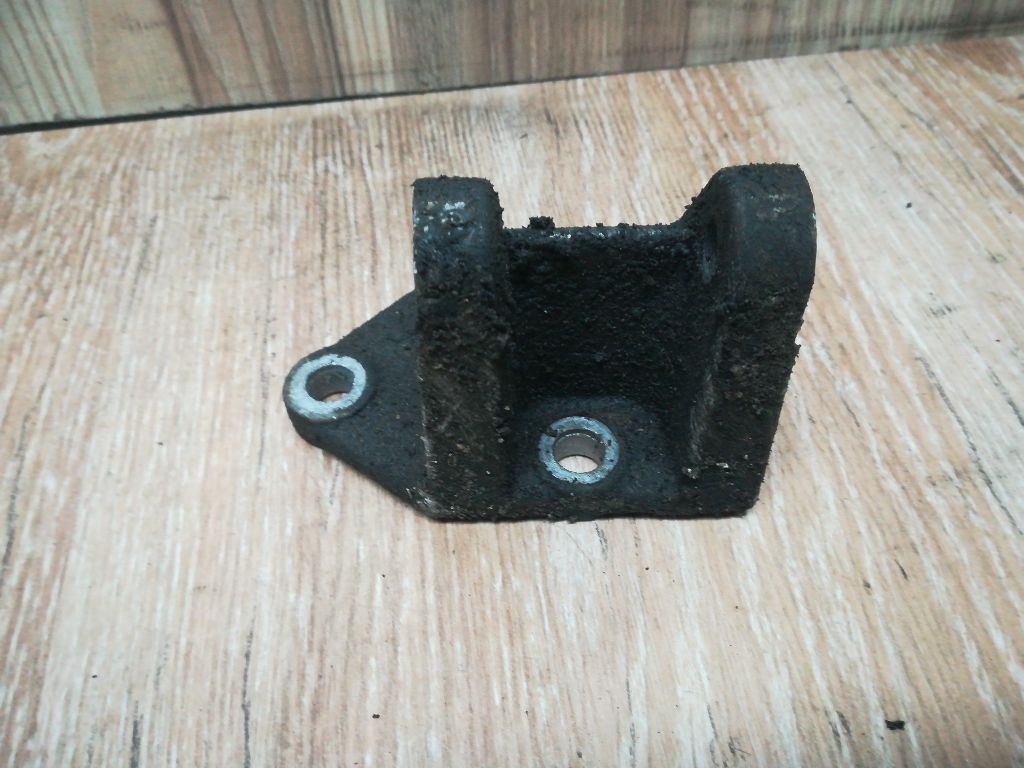 Кронштейн генератора к Mazda 626 1995