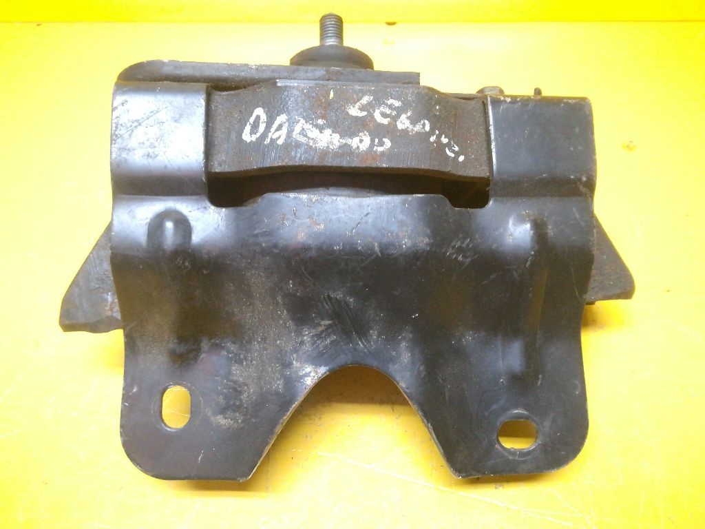 Подушка крепления двигателя к Daewoo Leganza 2002