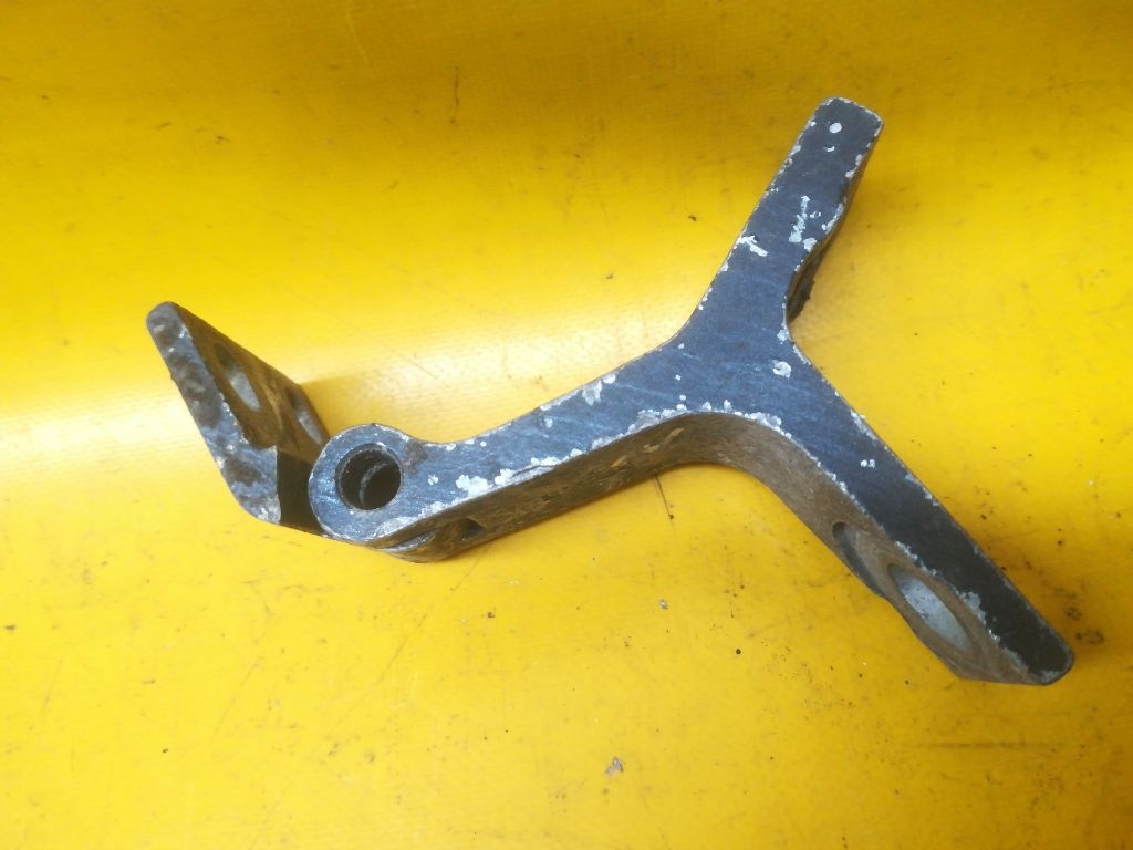 Петля двери к Audi 80 1989