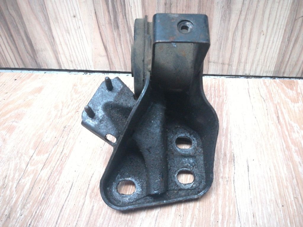 Подушка крепления КПП к Mazda 626 1995